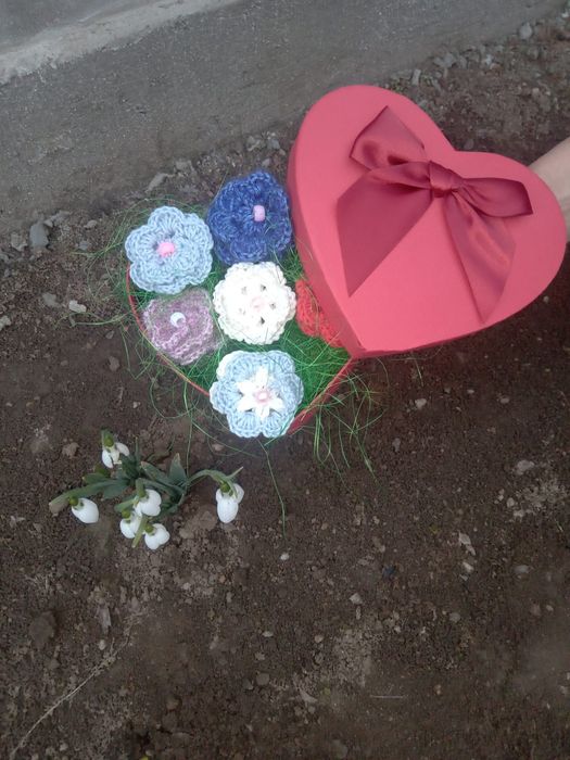 Aranjamente florale croșetate