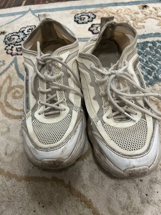 Кроссовки женские