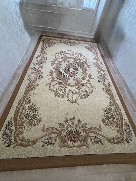 Продам ковёр в хорошем состоянии