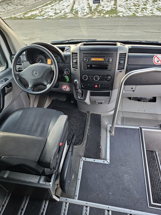 Mercedes sprinter 8+1 lift pers dizabilități