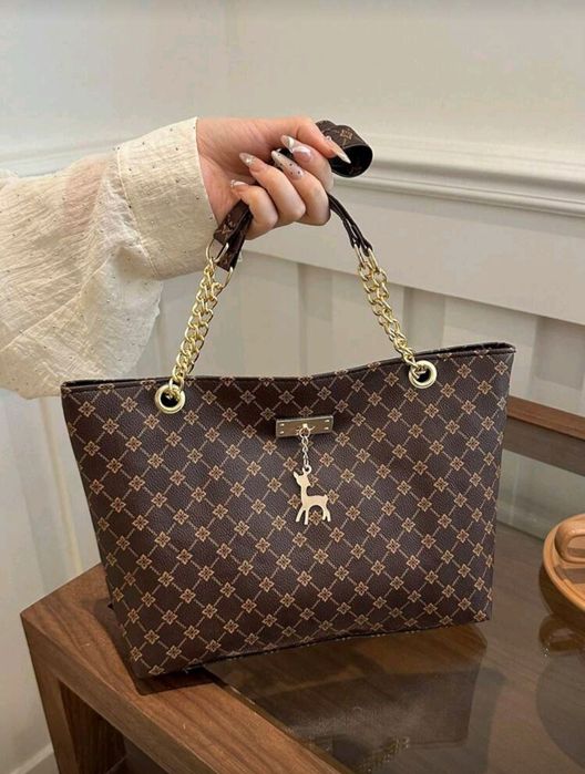 Чисто нова модерна дамска чанта !