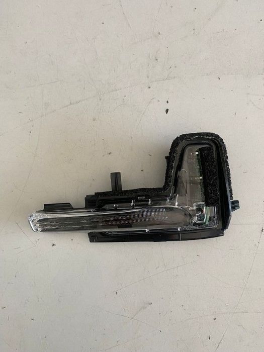 Semnalizare oglinda dreapta NOU Volvo S90 V90 XC90 XC60 V90CC 31385686 31402055