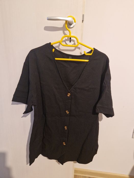Tricou negru cu nasturi