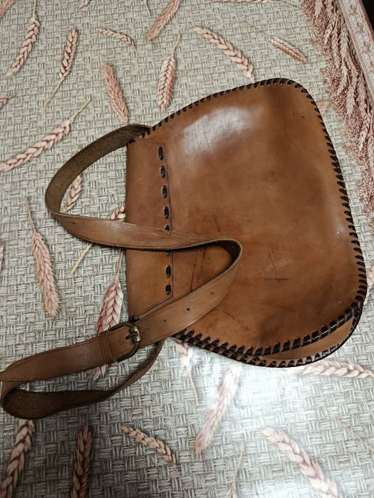 Дамска чанта от естествена кожа.