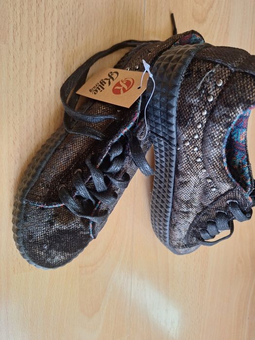 Лок обувки 10 лева.