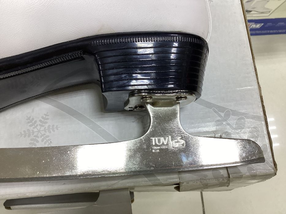 Коньки фигурные фирмы ССМ .