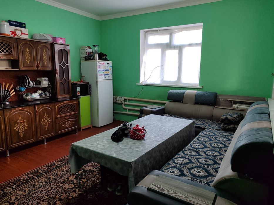 Guliston shahrida zudlik bilan uy sotiladi.