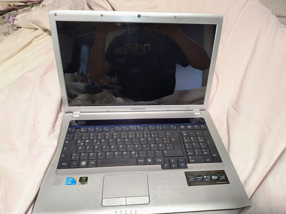 Vând laptop Samsung R730