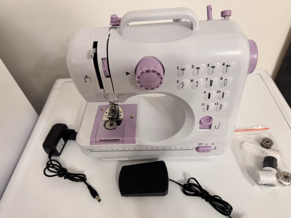 Masina de cusut YASM 505A aproape noua
