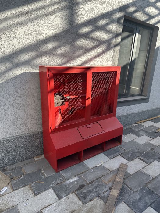 Пожарные шкафы в ассортименте. Есть разные виды и под заказ