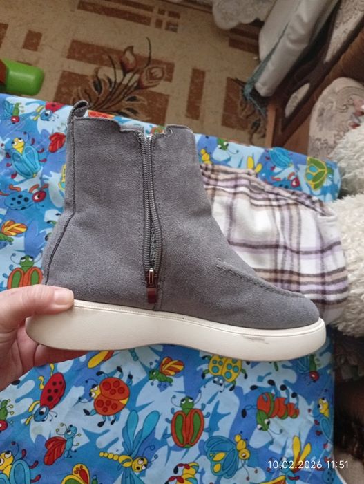 Продам сапожки женские