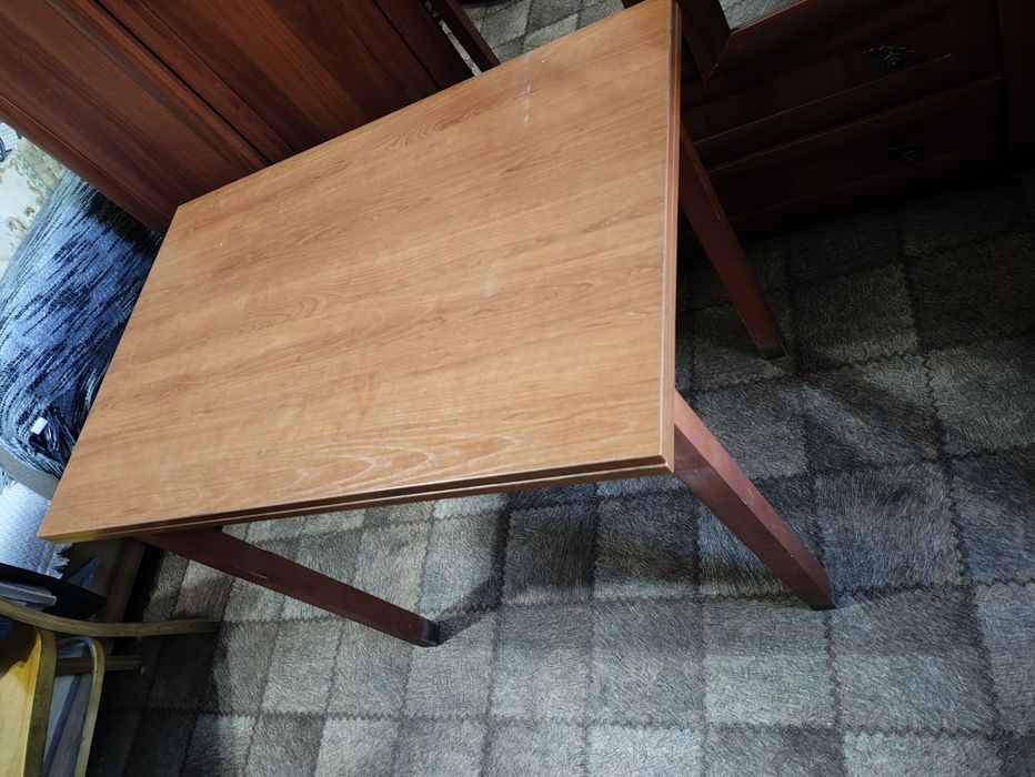 Продается кухонный стол