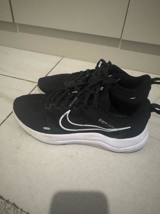 Кроссовки легкие