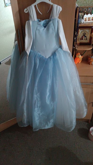 Нарядное платье на девочку