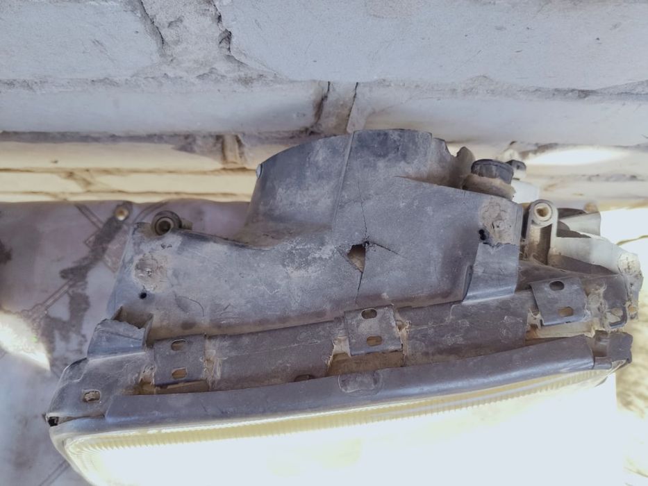 фара от ауди 100 с4