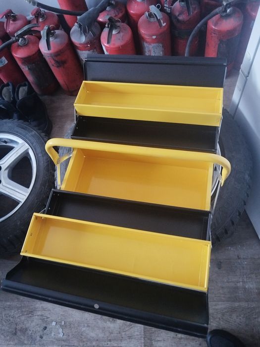 Продам инструментальный ящик