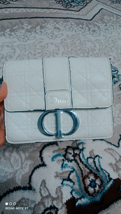 Дамская сумочка Dior белого цвета