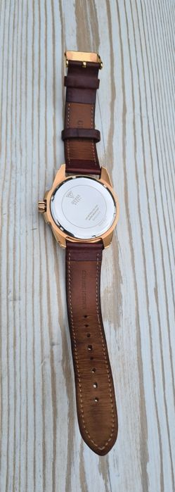 Продавам мъжки часовник Guess W0600G3