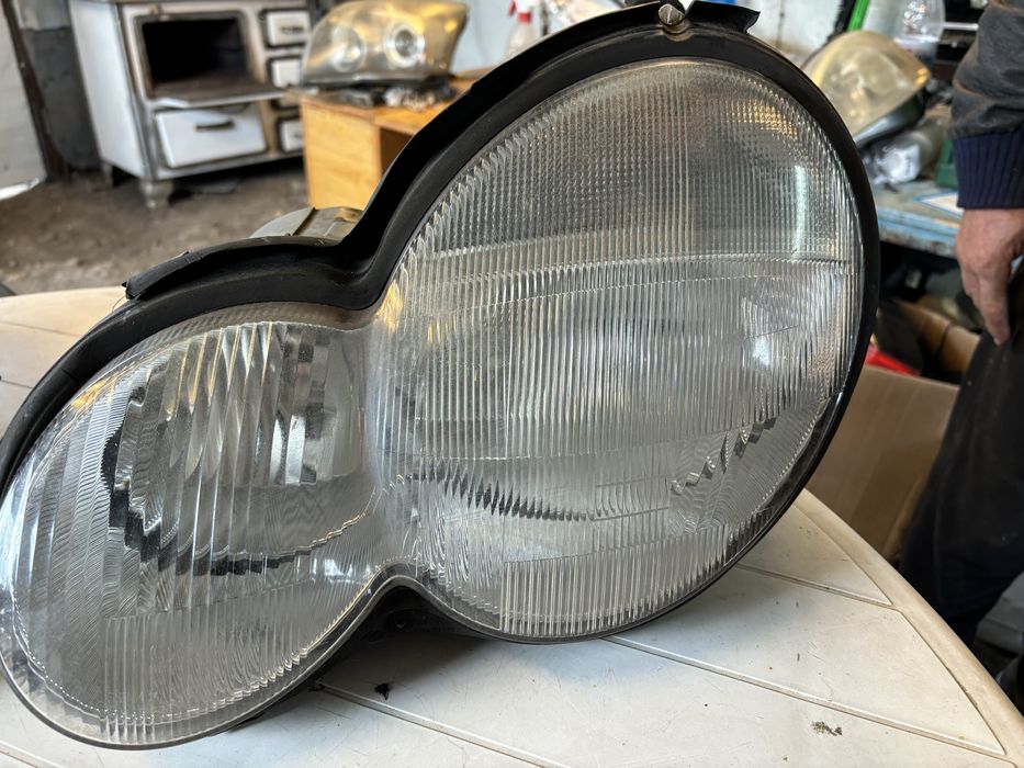 Десен фар за мерцедес Ц класа купе 1998- 2005г