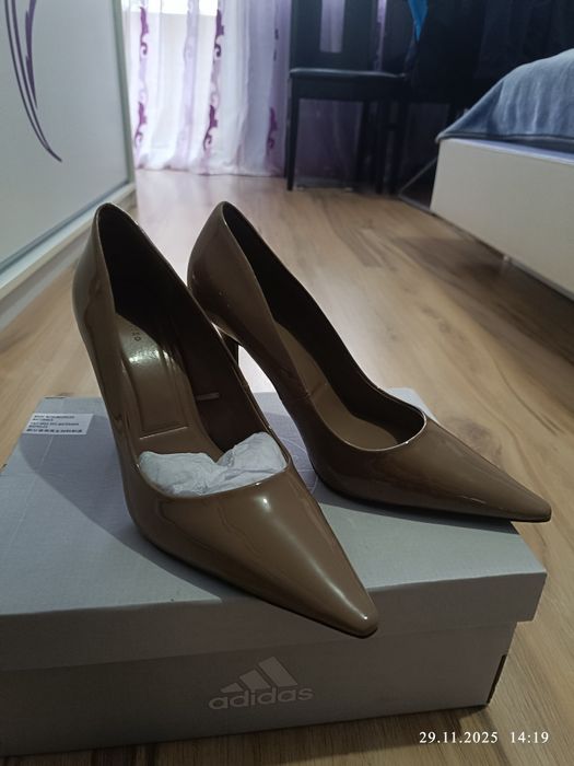 обувки с ток 39 номер