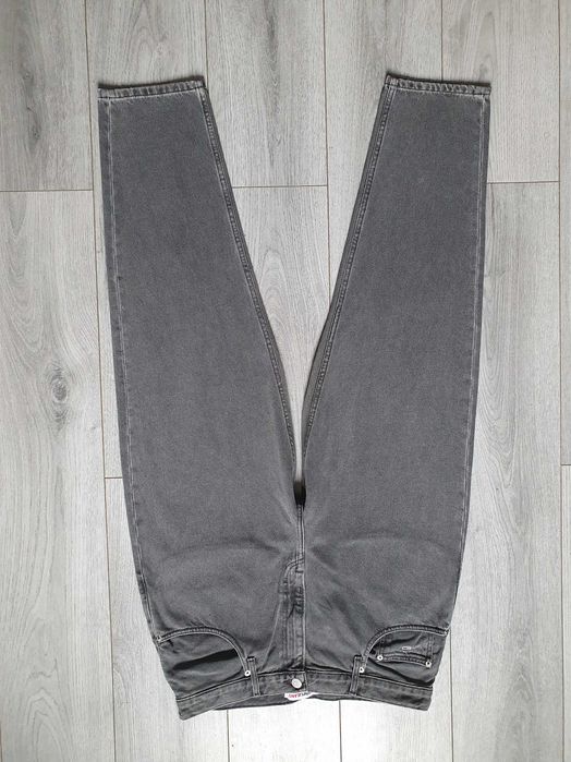 Blugi TOMMY HILFIGER "Mom Jean" - Marime W33 L32 (Talie 88 cm)