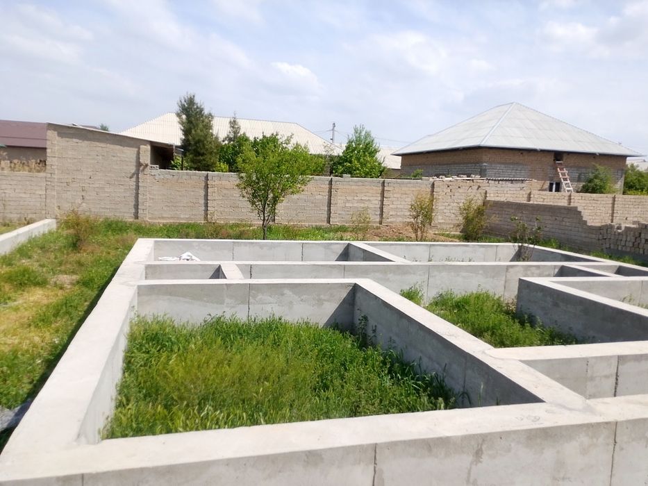 Yer sotiladi 6 sotix  narxi 200 milion sum kelishamiz