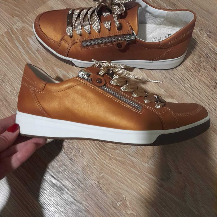 Дамски сникъри ARA