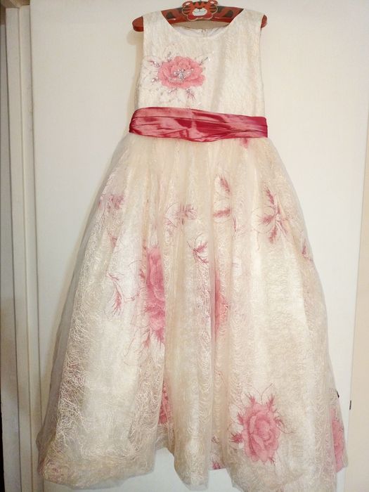 Продаю два детских платья