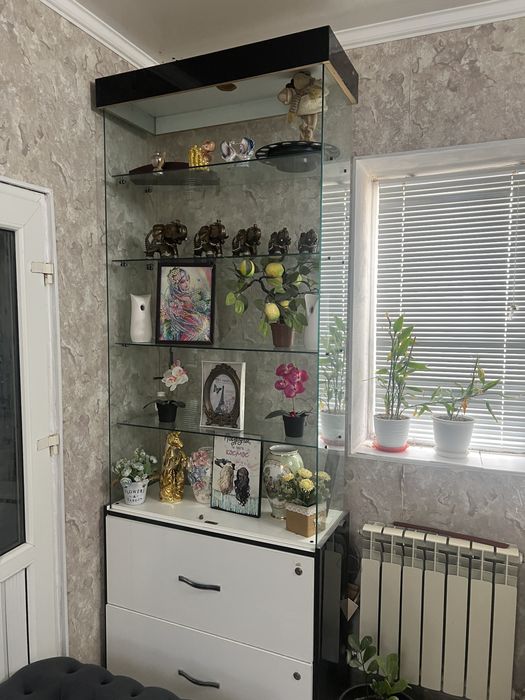 Продается диван,уголок,столы,стеллажи