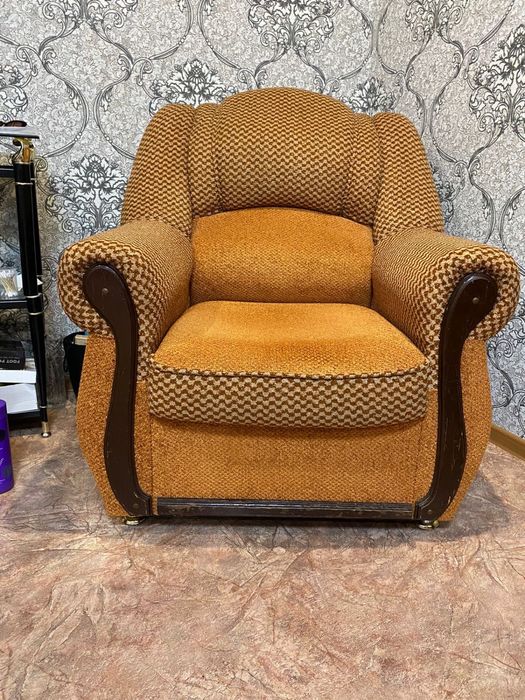 Диван с двумя креслами