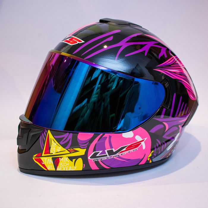 Каска за мотор пистов , скутер , ел. тротинетка др. ( Размер S 55-56 )