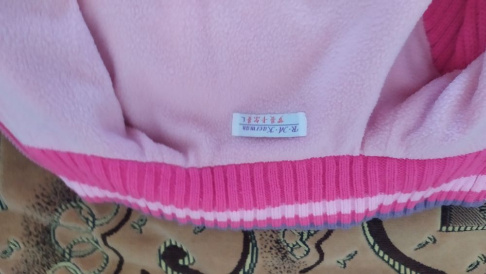 Продаётся детский жемпер на девочку 2х-3х лет.