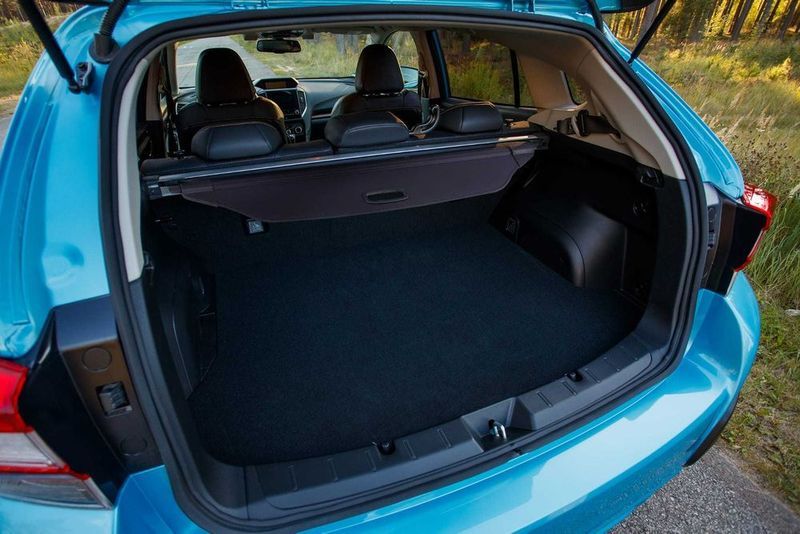 Щора за багажник Subaru XV II GT 2018+ – черна, алуминиева касета