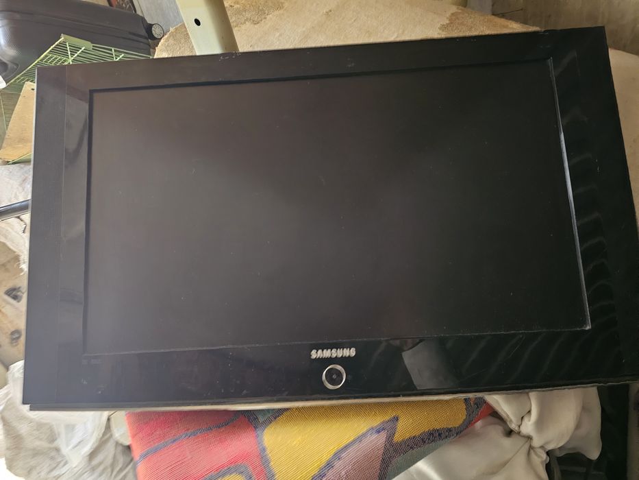 Срочно продам телевизор самсунг 32  не смарт. всёсмарт. Всё.
,