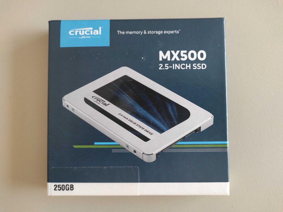 SSD - Crucial MX500 / 250 GB / 2.5 инча / SATA