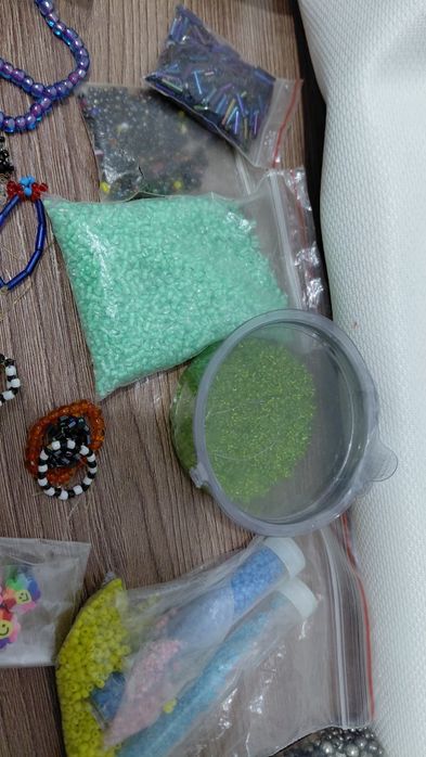 Бисеры, бусы для рукаделия