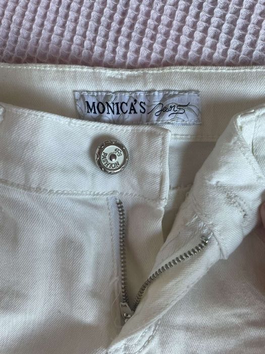 Бели къси панталони с апликирани кристали, размер S