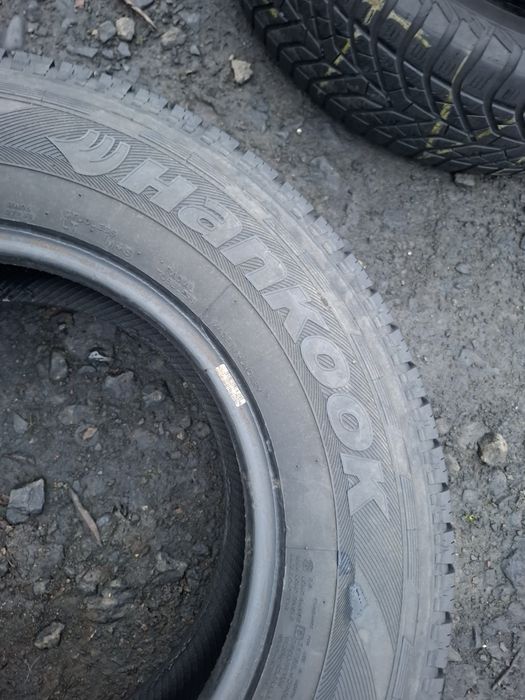Vand 1 anvelopa 225 70 15 C hankook de iarna