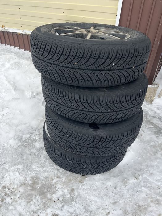 Продам диск с шиноми Р15