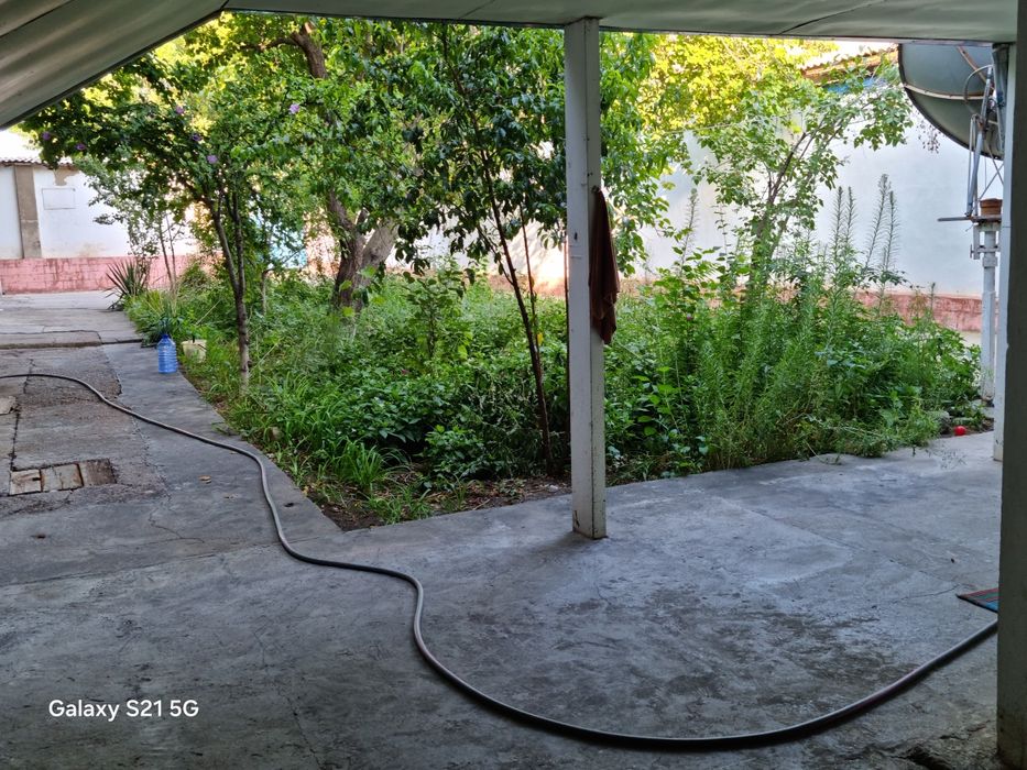 Srochna Ikki qavatli kotta xovli sotiladi.