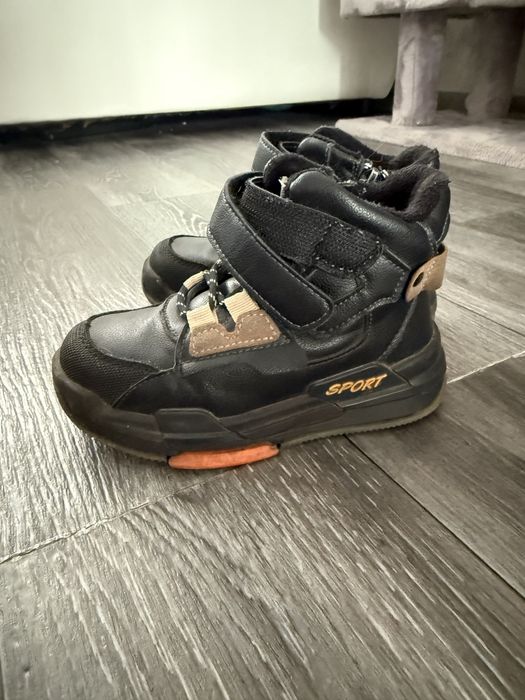 Продам деткую  обувь