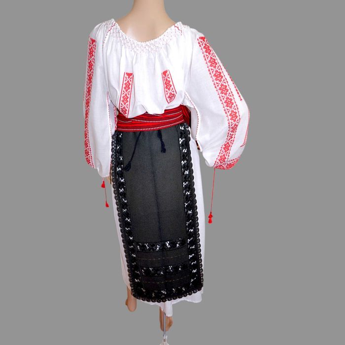 Costum popular cu ie tesuta manual marimea L-XL