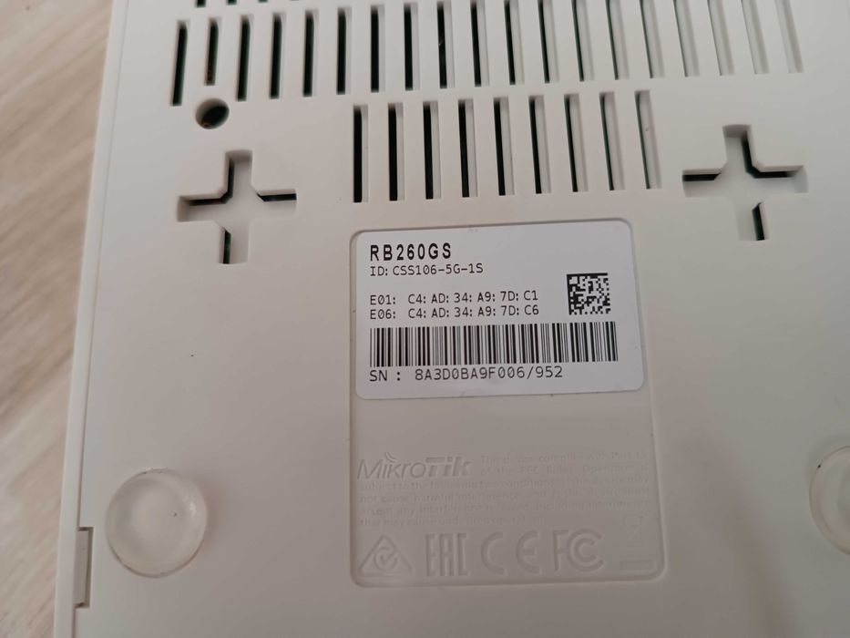 Switch 5 port MikroTik RB260GS