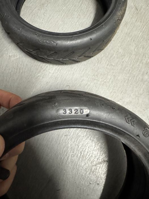 2 комплекта оригинални CST гуми за ел. скутер Xiaomi