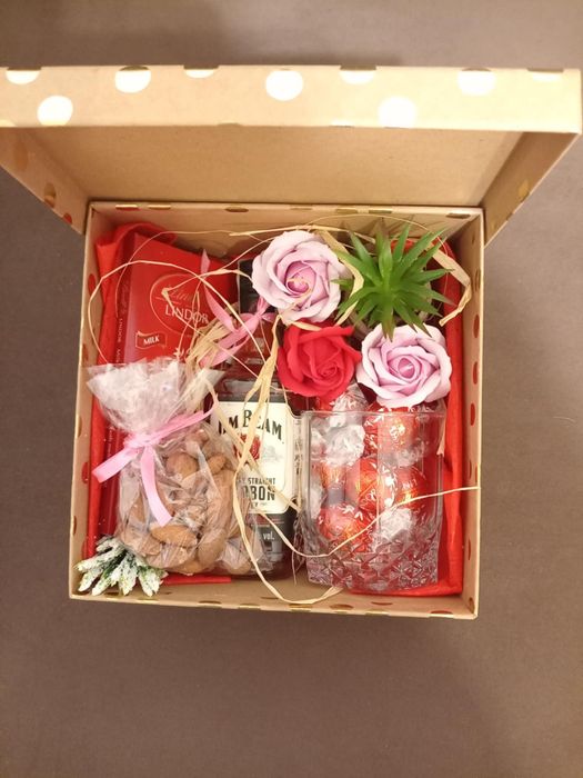 Ръчно изработени аранжировки от сапунени рози