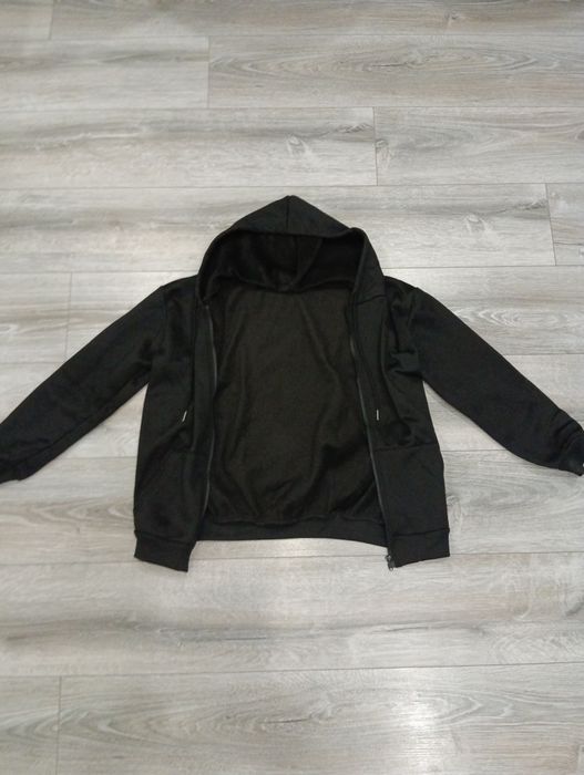 Продаются кофта черная с капюшоном