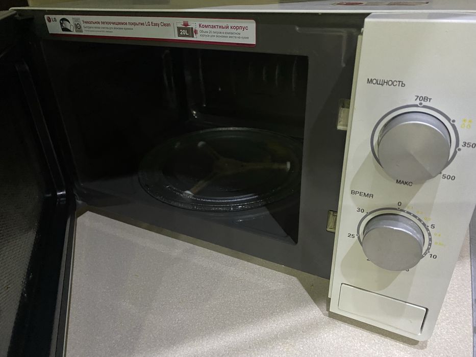 Продается микроволновая печь LG MS-2022D