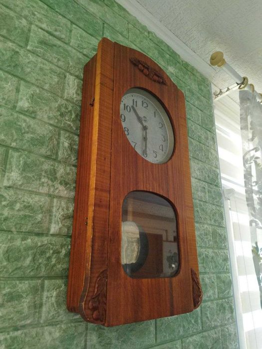 Часы настенные с маятником