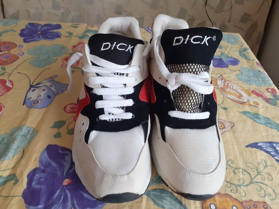 Нови спортни обувки