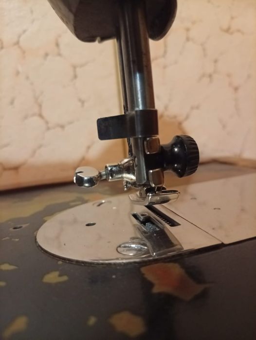 Продам швейная машина в отличном состоянии всё работает приходите